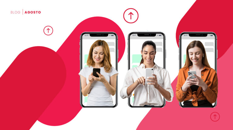Tres chicas jovenes usando su celular hablando como clientes en whatsapp