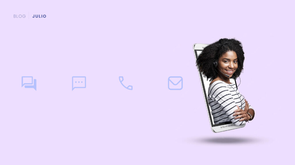 Chica joven sonriendo en un marco de un celular